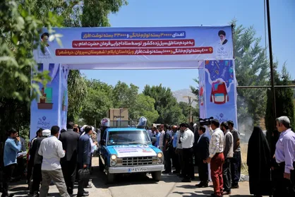 اهدای ۴۰۰ بسته لوازم خانگی به سیل&zwnj;زدگان ایلام توسط ستاد اجرایی فرمان امام