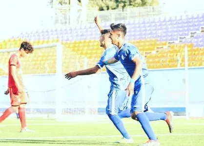 پرچم استقلال در دربی جوانان بالا رفت