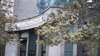 متولیان حوزه بهداشت برای پرداخت حقوق نجومی نامه&zwnj;نگاری می&zwnj;کنند! / کمیسیون بهداشت فقط منافع پزشکان را در نظر می&zwnj;گیرد