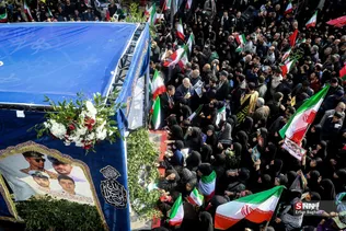 مراسم تشییع شهدای ناوگان دنا در میدان انقلاب تهران