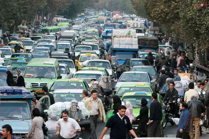 تصویر ترافیک تهران در روزنامه اول شهریور ۱۳۵۶