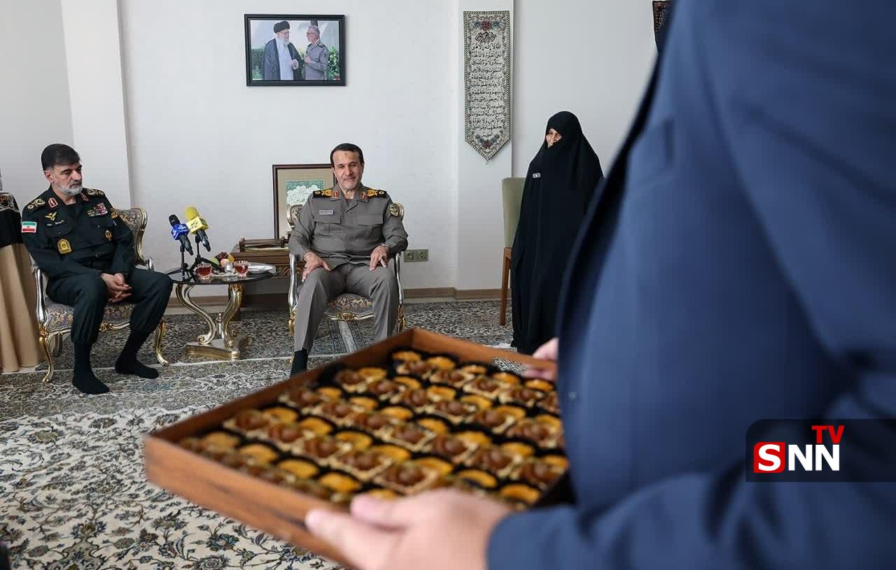 دیدار سردار رادان با خانواده شهیدان شیرازی، تنگسیری و نائینی دیدار سردار رادان با خانواده شهیدان شیرازی، تنگسیری و نائینی