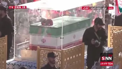 پیکر مطهر امام مجاهد شهید در میان دلدادگان عراقی در مسیر تشییع نجف اشرف