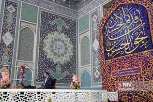 حاج محمود کریمی در حال قرائت دعای عرفه در حرم مطهر رضوی
