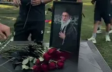 ادای احترام به رهبر شهید انقلاب در اردو پیش فصل تیم فوتبال چادرملو اردکان