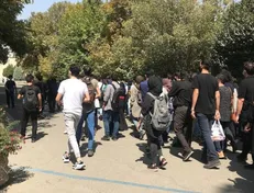 تلاش تشکل‌های دانشجویی دانشگاه فردوسی برای ایجاد فضای گفتگو / معترضان زیر میز گفتگو زدند