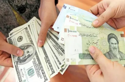 نرخ دلار آزاد ۳۲۰ تومان ارزانتر از دلار بانکی / فروشنده&zwnj;ها بیشتر شدند