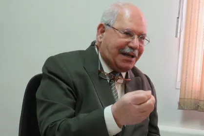 دلار را برای جبران کسر بودجه گران کردند/ ۴۲۰۰ را از کجا آوردند؟!/ خام فروشی خوردن سهم نسل&zwnj;های آینده است