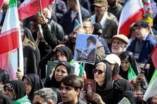 مراسم تشییع شهدای ناوگان دنا در میدان انقلاب تهران