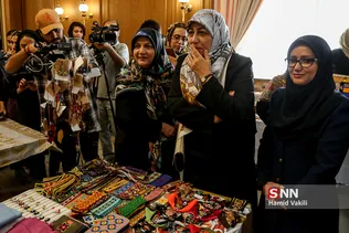 بازدید همسر دکتر محمدجواد ظریف وزیر امور خارجه از جشنواره غذا و صنایع دستی 