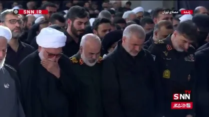 اشک&zwnj;های فرماندهان و مردم حاضر در مراسم اقامه نماز بر پیکر رهبر شهید انقلاب