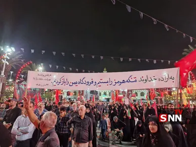 پارچه نوشته شب ۱۳۶ مردم رشت: به اراده خداوند تنگه هرمز را بستیم و فرودگاه یمن را باز کردیم+عکس