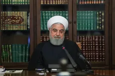 روحانی در گفتگو با وزیر بهداشت: مردم هشدار‌های مسئولین را جدی نگیرند، محدودیت‌ها را باز می‌گردانیم