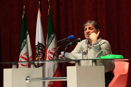 نمی&zwnj;دانم چرا برخی اصرار دارند که وابستگی به خارج توهم است / یاد بگیرید وقتی اشتباه می&zwnj;کنید عذرخواهی کنید