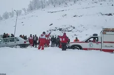 وقوع برف و کولاک در ۷ استان کشور/ اسکان اضطراری مسافران در راه مانده