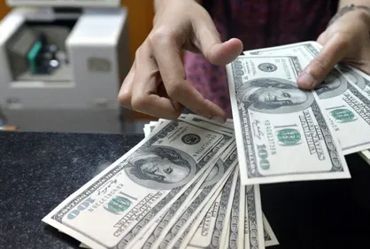 قیمت دلار به ۱۳۲۰۰ تومان رسید