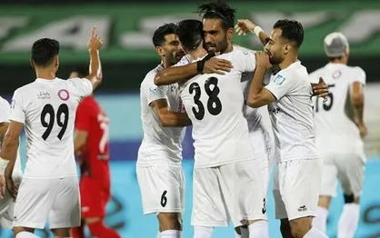 پرسپولیس در شب برگزاری جشن قهرمانی بازنده به رختکن رفت