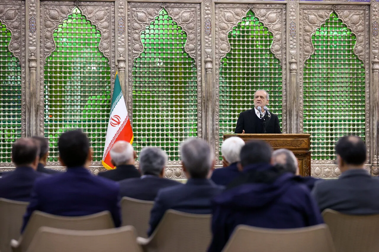 پزشکیان:  وقتی تفاهم کردیم، همه پشت سر آن بایستیم/ تفاهم‌نامه نتیجه گفتگوهای طولانی همه کسانی بود که دستی در آتش داشتند + فیلم