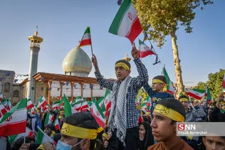 امروز در حرم مطهر شاهچراغ (ع)شوری برپا بود از جنس دانش آموزی، از جنس ذهن های جوان دهه هشتادی !