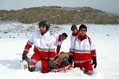 نجات ۲ نگهبان معدن در برف و کولاک پس از ۸ ساعت مفقودی