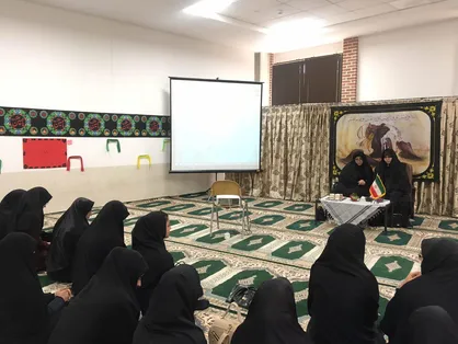 گردهمایی دانشجویی با حضور خانواده شهید مدافع حرم اکبر نظری در دانشگاه صنعتی کرمانشاه برگزار شد