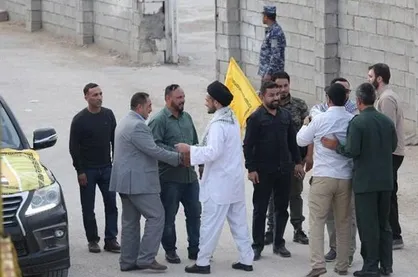 عبور کاروان امدادی &laquo;نجباء&raquo; از مرز مهران برای کمک به سیل&zwnj;زدگان + عکس