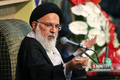انبیاء قبل از این&zwnj;که در کفِ خیابان با آدمی که گناه می&zwnj;کند مقابله کنند، با فراعنه مقابله می&zwnj;کردند