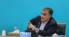 اعتراض فرزین به سنگ اندازی بانک‌ها برای پرداخت وام‌های خرد!/ مردم را بخاطر ضامن معطل نکنید