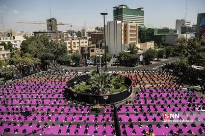 عزاداری ظهر عاشورا در میدان فلسطین