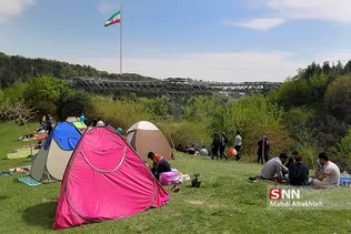 روز طبیعت در پل طبیعت تهران
