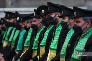 آیین تعویض پرچم گنبد حرم مطهر حضرت معصومه