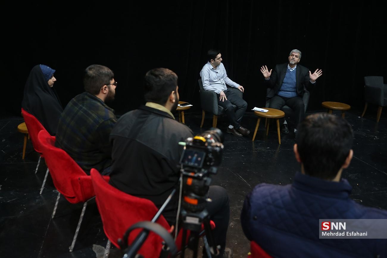 میزگرد با حضور کواکبیان