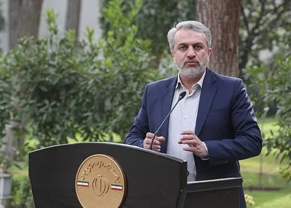 فاطمی امین: منتقد صنعت خودروسازی هستم / عرضه و تقاضا در بازار خودرو برابر نیست + فیلم