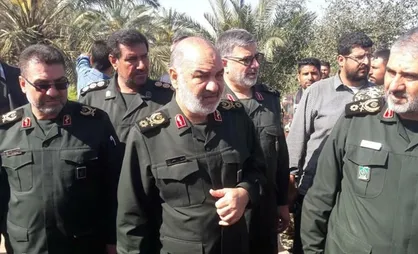 خوزستان را بهتر از قبل می&zwnj;سازیم&zwnj; / حضور &zwnj;عملیاتی فرماندهان ارشد سپاه در مناطق سیل&zwnj;زده
