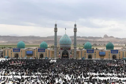 مردم قم در پناه امام زمان(عج) تحویل سال کردند+فیلم