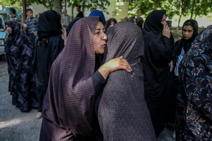 حرکت زائران پیاده امام رضا (ع) از چناران شهر