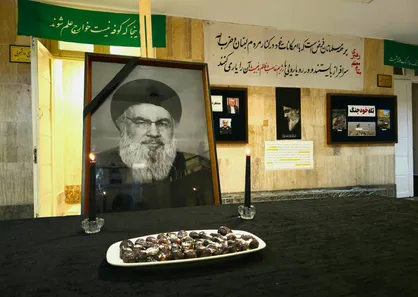 میز یادبود سیدمقاومت و سردار نیلفروشان در دانشکده حقوق و علوم سیاسی دانشگاه تهران + تصاویر