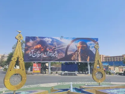 رونمایی از دیوارنگاره &laquo;باز هم دوران&raquo; در میدان امام حسین شیراز