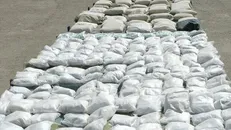 کشف بیش از ۶۹۰ کیلوگرم شیشه در عملیات پلیس اصفهان