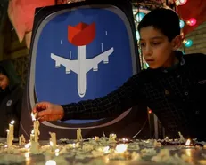 دانشجویان دانشگاه گیلان در سوگ جانباختگان سانحه هواپیمایی نشستند