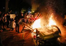 معترضان دفتر پلیس پورتلند را به آتش کشیدند