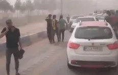 تصادف زنجیره‌ای امروز به دلیل گرد و خاک و کاهش دید در جاده سنتو، از شهرک صنعتی به سمت میبد