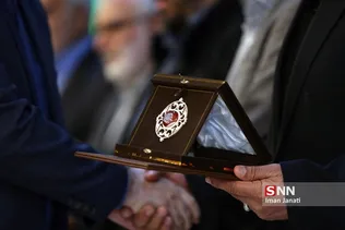 تجلیل از همکاران مرکز فناوری اطلاعات و فضای مجازی آستان قدس رضوی 