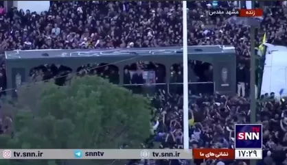خودروی حامل پیکر شهید آیت&zwnj;الله رئیسی به حرم مطهر رسید