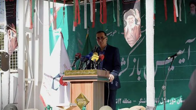 نواخته شدن زنگ ایثار توسط رئیس بنیاد شهید/ تأکید بر نقش دانایی و مهارت آموزی دانش‌آموزان برای ساخت آینده ایران