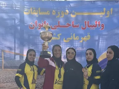 زنان قمی روی سکوی‌ سوم مسابقات والیبال کارگری کشور