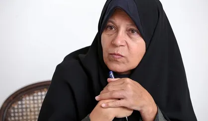 فائزه هاشمی، این بار توهین به پیامبر اسلام(ص) / برائت دوستان و خانواده هاشمی از فرزند عجیب و غریب!