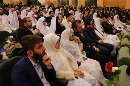 جشن ازدواج ۱۰۰ زوج دانشجو در دانشگاه آزاد اسلامی واحد کرج برگزار شد