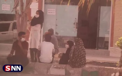 مردم هشت&zwnj;بندی از نبود مرکز درمانی و بیمارستان رنج می&zwnj;برند / وصل کردن سرم&zwnj; بیماران به شاخه درختان!