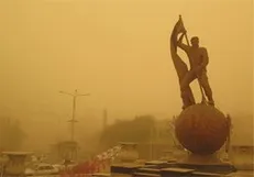 طوفان شن با سرعت ۷۰ کیلومتر در ساعت یزد را فرا گرفت